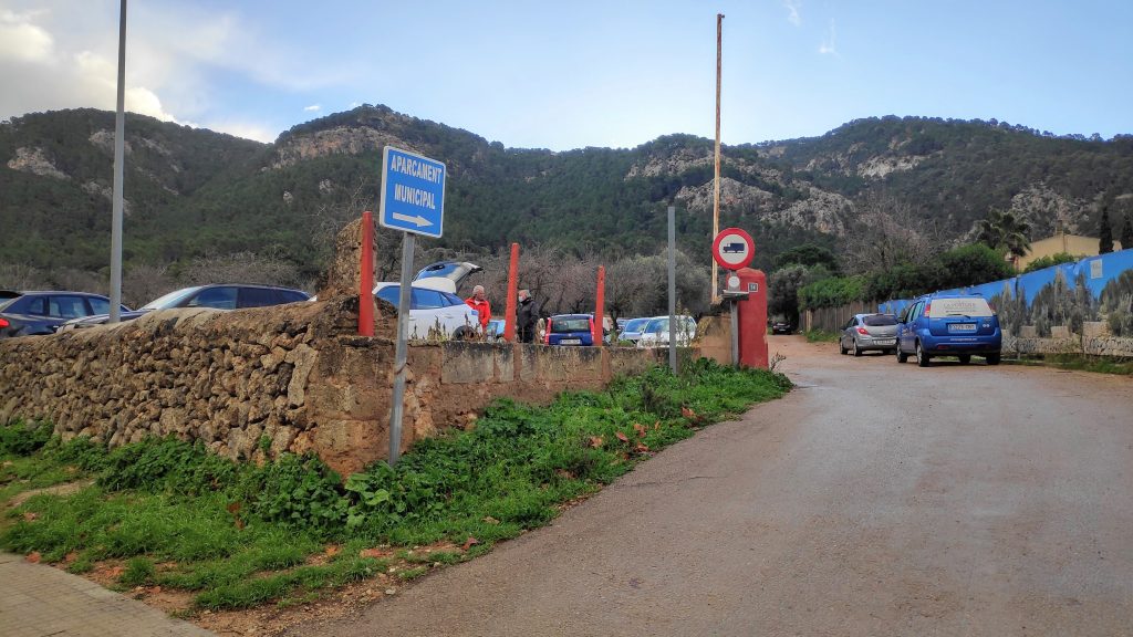 Aparcamiento municipal en La Ruta del Puig de Garrafa 