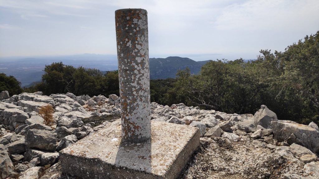 Vértice Geodésico que señala la cima del Puig de Sa Mola de Planicia