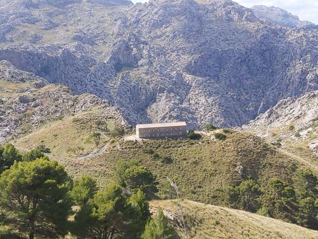 Cuartel de los Carabineros visto desde la Ruta Vuelta al Puig Roig